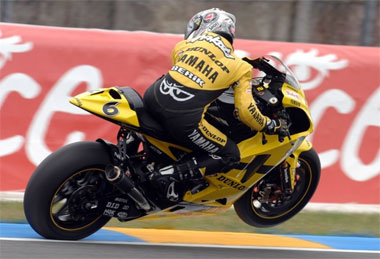 Makoto Tamada has a new 16" front tyre. Guess he doesn't like it...