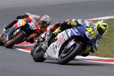 Count the bikes - there are actualy three in shot as Rossi slips around the outside of Stoner...