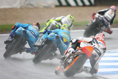 Edwards leads Rossi leads Hopkins leads Vermeulen leads Hayden. There's a whole lot of talent in this shot...
