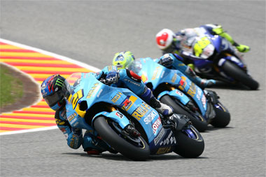 John Hopkins shows team-mate Vermeulen how to lean a motorbike a long way while giving him a  guided tour of Mugello and staying in front of Rossi...