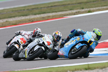 Vermeulen, Dovizioso and Nakano did this all race long...
