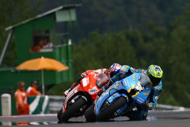 Of course this is a shot from the only dry bit of practice - Vermeulen never actually got ion front of Stoner. Until Stoner binned it, that is...