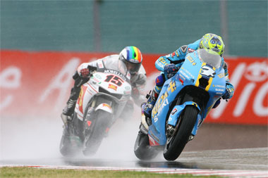 Vermeulen and de Angelis were like this for the last ten laps. Neither crashed, neither upset the other. As it should be...