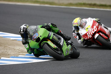 One make of tyres next season may mean more of this. Bridgestone clad Kawasaki vs Bridgestone clad Ducati, competing to see who can lean the most. (Hint - my money is on Hopper, every time)