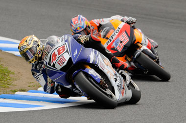 Lorenzo shows, yet again, that World Championship titles mean little too him having comprehensively duffed Hayden up a few corners earlier...