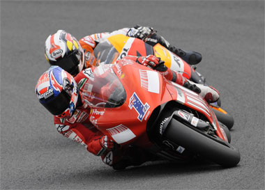 Stoner and Pedrosa carry on where they left off in 250s. Similar lean angles, too...