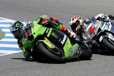 Dovizioso gets mugged by Hopper on the final corner after trying just a little too hard to pass Toseland...and coming off second best.