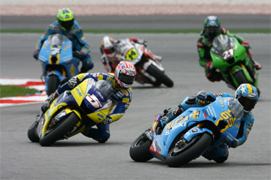 The meat in a Suzuki sandwich, Colin Edwards rode valiantly for the whole race...