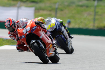 Proof, should any be needed, that all is not well with Rossi. The World Champion struggles to stay with Nicky hayden, though passing him later. (Pic: Ducati)