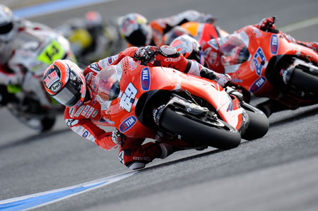 Nicky hayden ahead of Stoner, Dovizioso, de Puniet and a cast of, oh, a dozen or so. (Pic: Ducati)