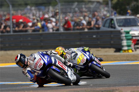 Lorenzo finally mnaged to get past Rossi after a long fight...and then made it stick (Yamaha)