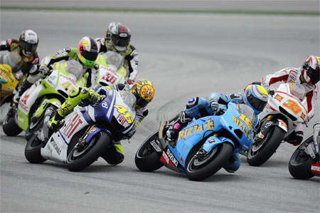 Valentino Rosis in the middle of the slower pack. Not something you see often...or for long. (Pic: Suzuki)