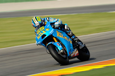 Loris Capirossi, veteran racer and thoroughly nice guy, did his best with the Suzuki on his swan-song, but to no avail... (Pic: Suzuki)