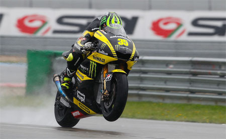 Cal Crutchlow, man of steel, tiptoes gently around in the rain under two weeks after having his collarbone screwed back together... (Pic: MotoGP)