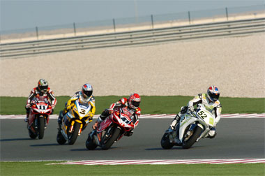 Toseland leads the pack but Biaggi is on the move already. Corser looks fed up...