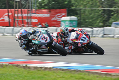 Biaggi and Corser at it on the final turn. Again, this went on for a while...