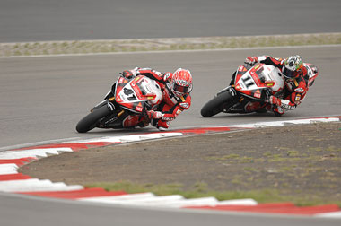 It stayed this close virtually all race long. Still, at least you won'd be able to tell who caused a scratch...