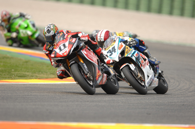 Nothing like having your old team-mate to play with to bring out the best. Corser and Kagayama duke it out...