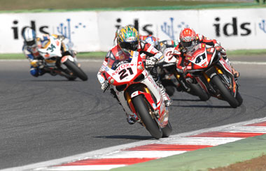 Not even the end of the first lap, and bayiss has extended a fairly commanding lead...