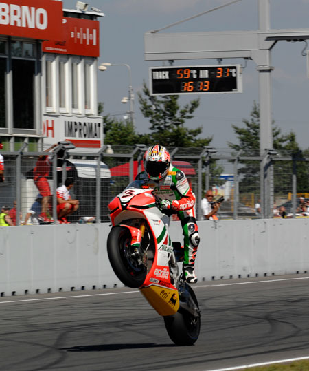 Max Biaggi is getting lots of finish line wheelie practice - and it shows...(Pic - Claus Hermann)